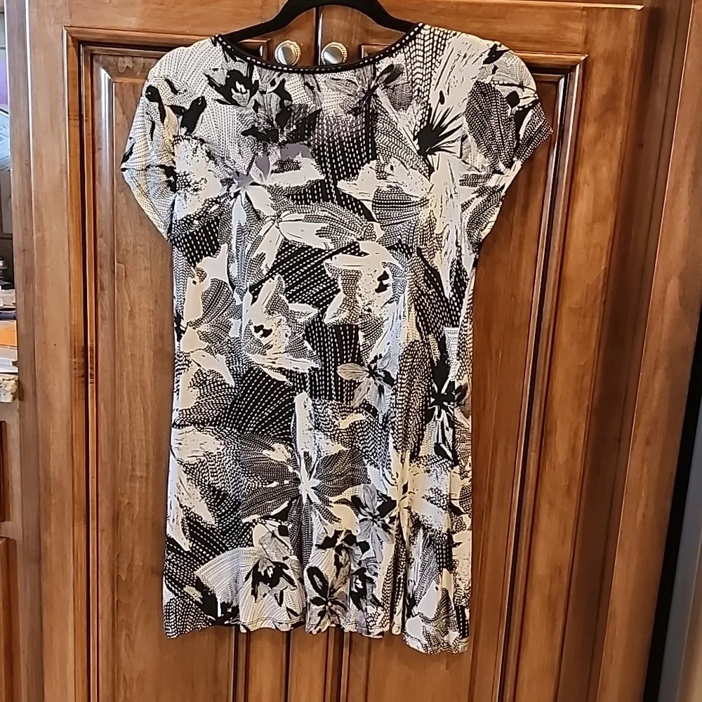 NWOT Cupio Abstract Top/Tunic Small - Picture 4 of 9